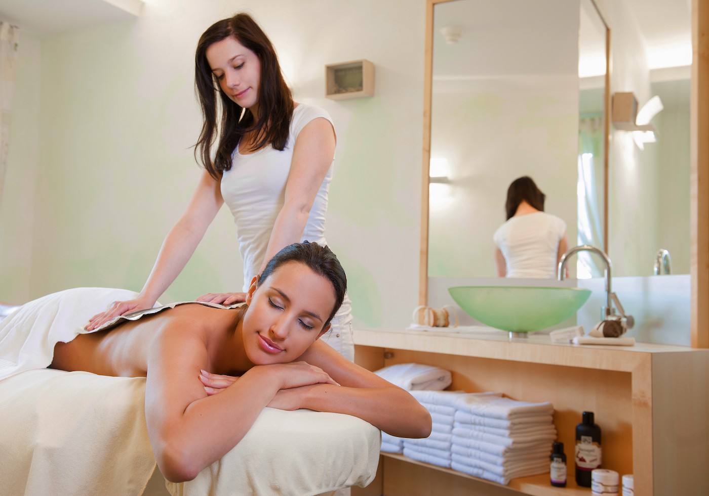 massageprodukte massageoele massagecreme massagetechniken ganzkoerpermassage lomilomi hawaii