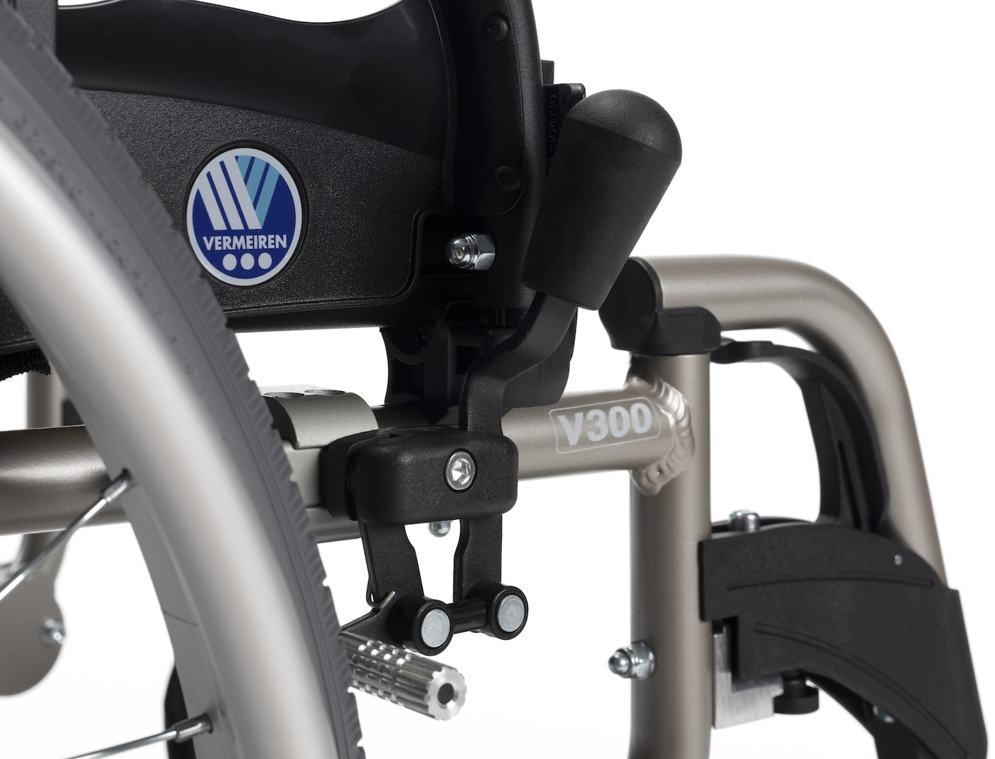 VERMEIREN Rollstuhl V300D Sitzbreite 48 cm schweiz_aargau_mieten